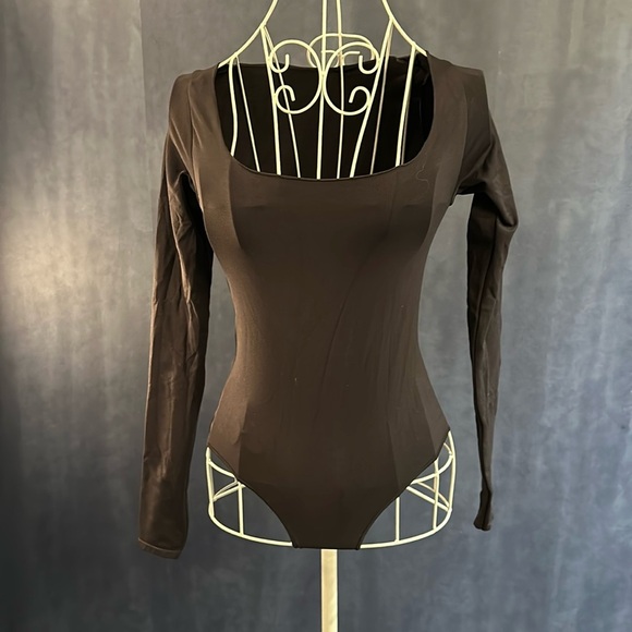 SKIMS, scoop neck, PLUS SKIMS small neoprene bag